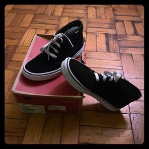 Midtop Black suede vans
